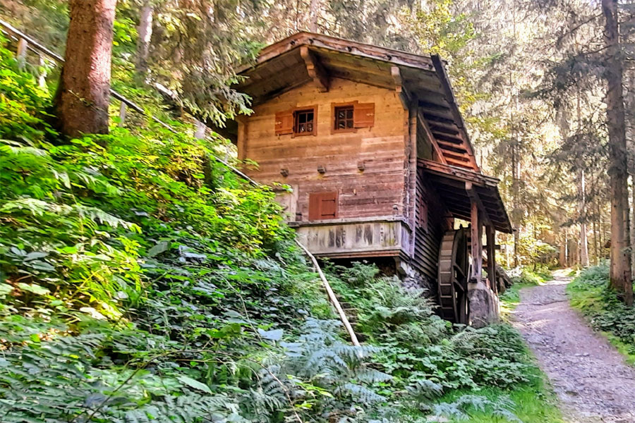 Alte Mühle im Wald